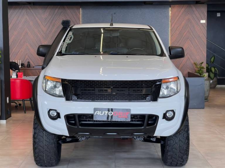 FORD - RANGER - 2013/2013 - Branca - R$ 118.900,00