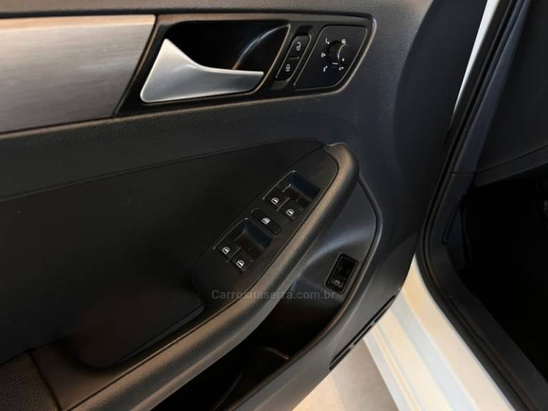 VOLKSWAGEN - JETTA - 2014/2014 - Branca - R$ 78.900,00