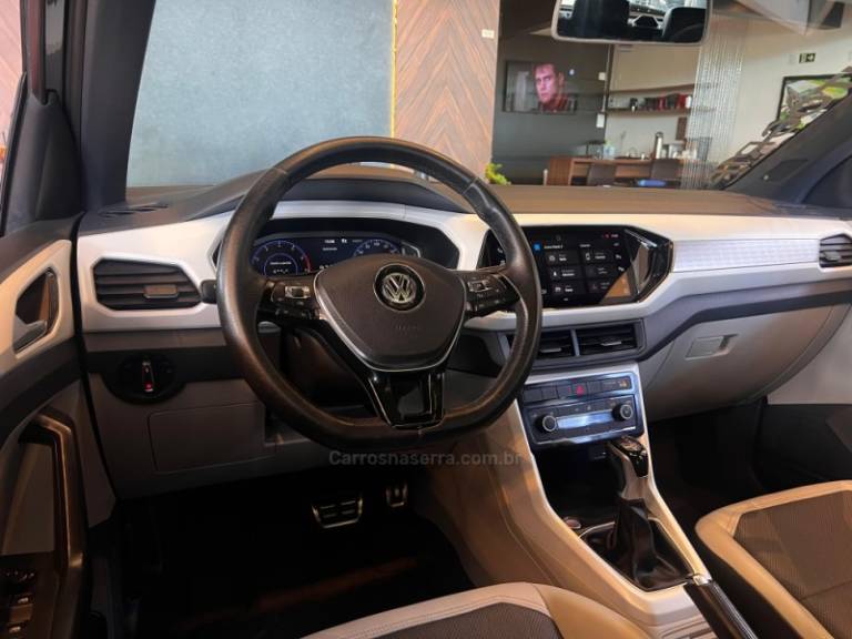 VOLKSWAGEN - T-CROSS - 2021/2021 - Cinza - R$ 121.900,00