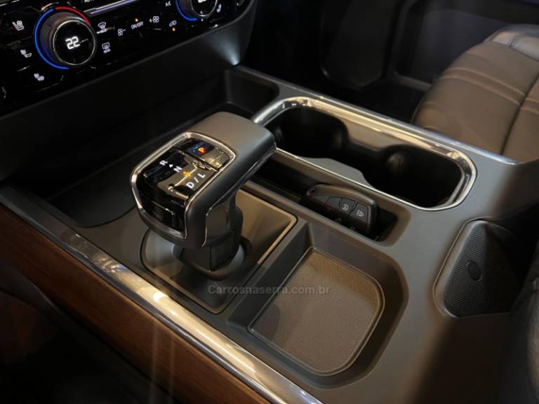 CHEVROLET - SILVERADO - 2023/2024 - Branca - R$ 459.900,00