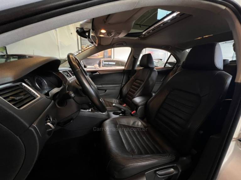 VOLKSWAGEN - JETTA - 2014/2014 - Branca - R$ 78.900,00