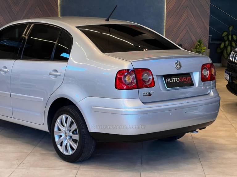 VOLKSWAGEN - POLO SEDAN - 2009/2010 - Prata - R$ 36.900,00