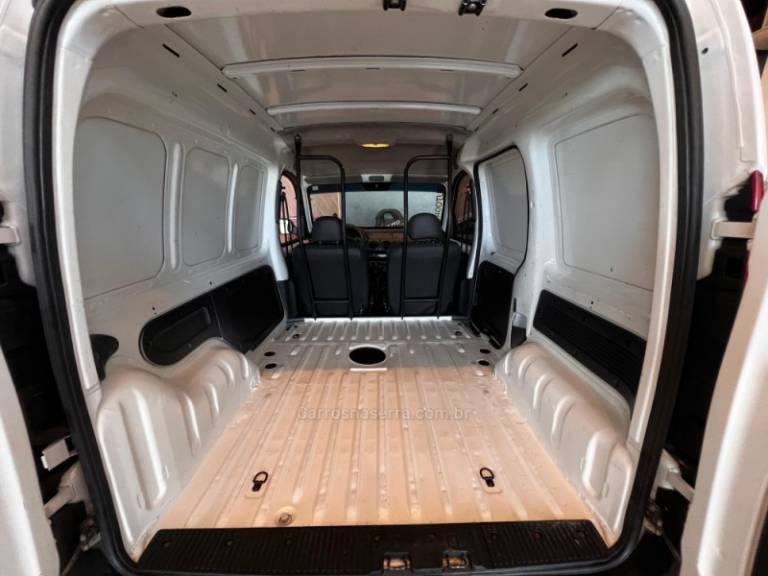 RENAULT - KANGOO - 2015/2016 - Branca - R$ 47.900,00