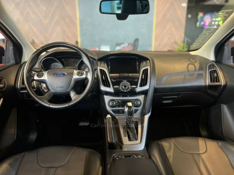 FORD - FOCUS - 2015/2015 - Preta - R$ 58.900,00