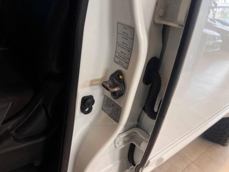 NISSAN - FRONTIER - 2015/2015 - Branca - R$ 105.900,00