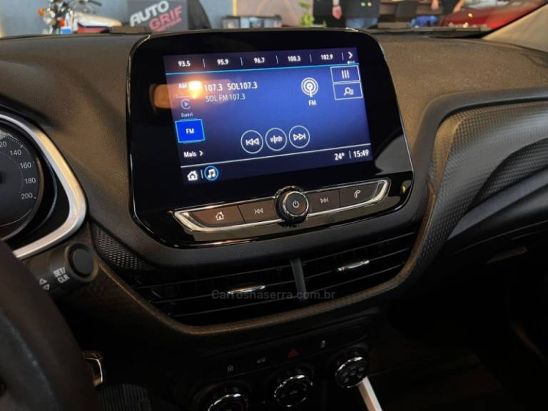 CHEVROLET - ONIX - 2022/2023 - Branca - R$ 81.900,00