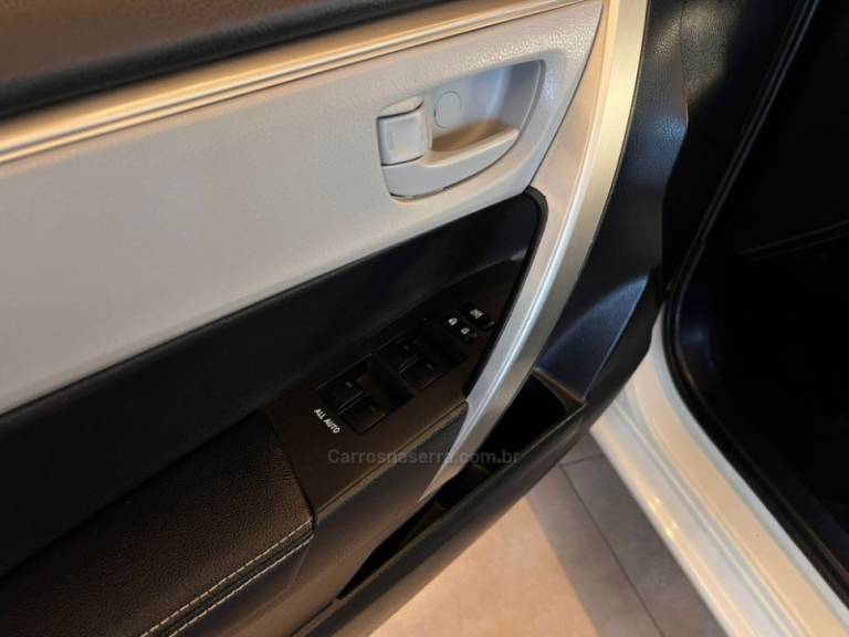 TOYOTA - COROLLA - 2015/2015 - Branca - R$ 88.900,00