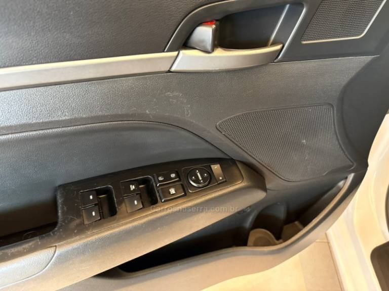 HYUNDAI - ELANTRA - 2017/2017 - Branca - R$ 81.900,00