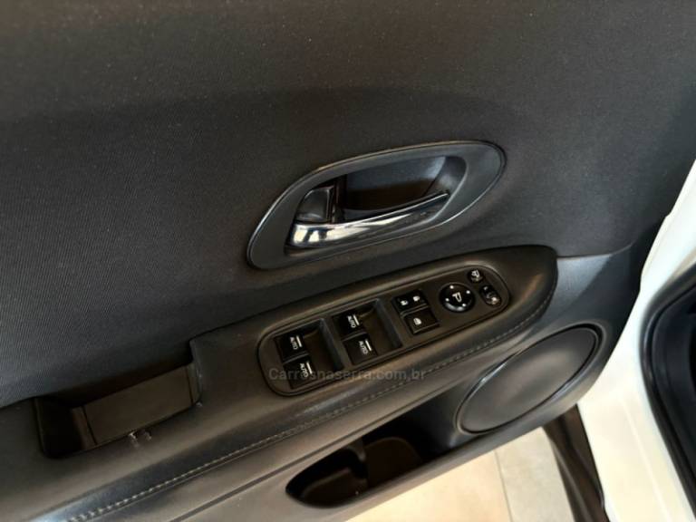 HONDA - HR-V - 2016/2016 - Branca - R$ 88.900,00