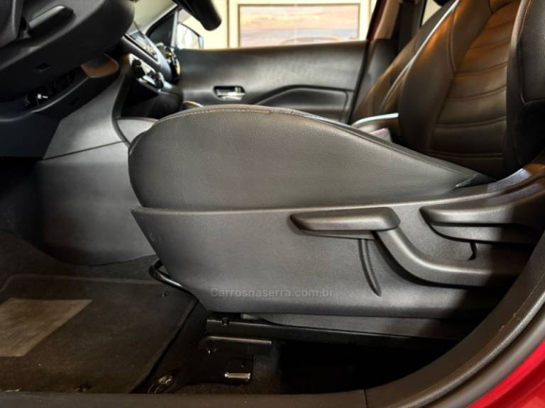 NISSAN - KICKS - 2023/2024 - Vermelha - R$ 119.900,00