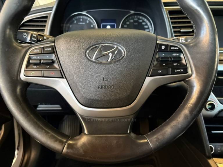 HYUNDAI - ELANTRA - 2017/2017 - Branca - R$ 81.900,00