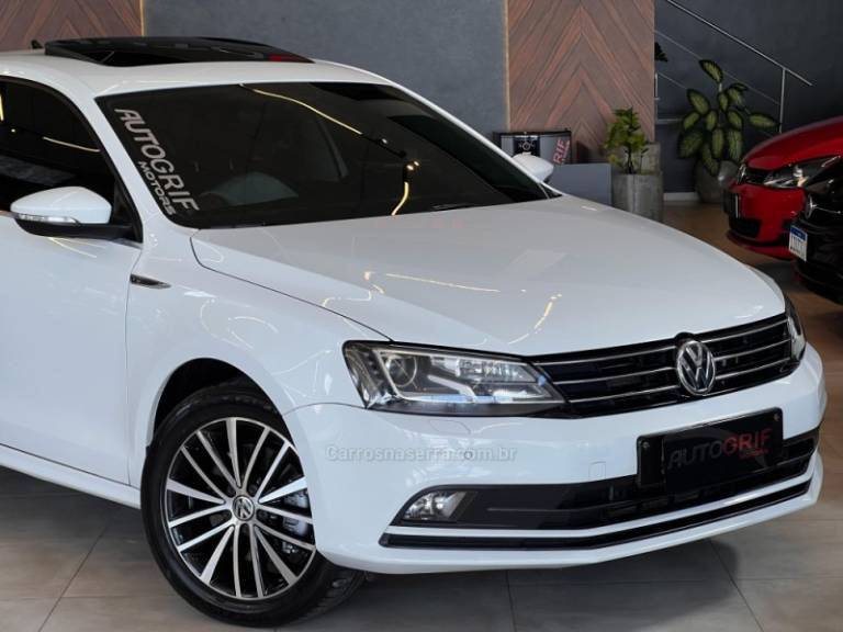 VOLKSWAGEN - JETTA - 2017/2017 - Branca - R$ 97.900,00