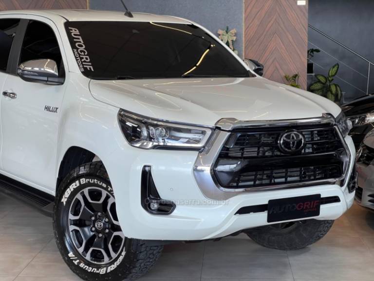 TOYOTA - HILUX - 2021/2021 - Branca - R$ 258.900,00