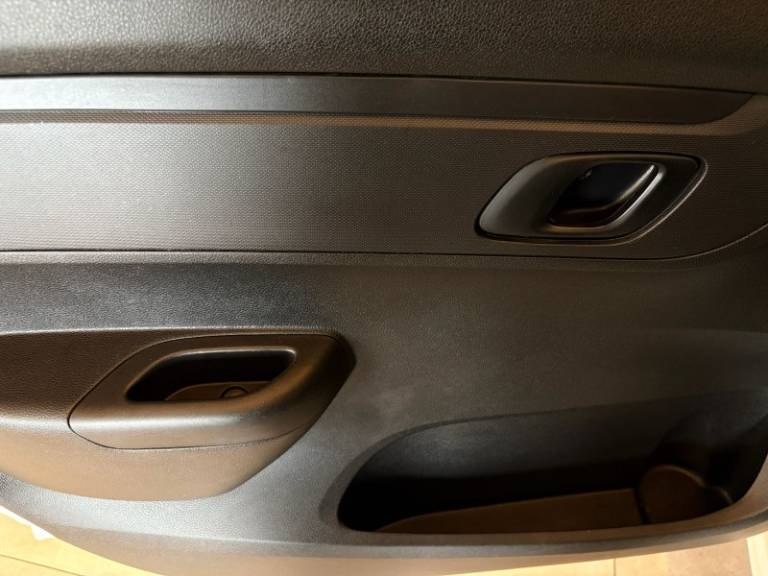 RENAULT - KWID - 2021/2021 - Branca - R$ 39.900,00