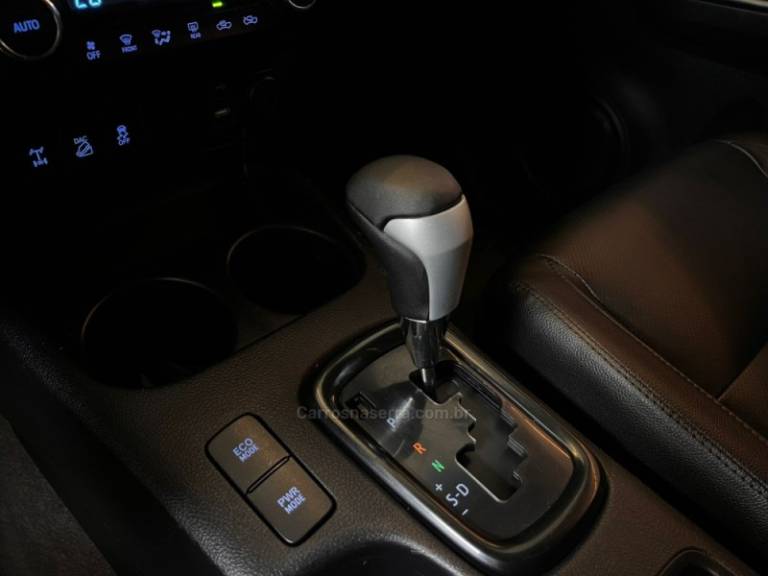 TOYOTA - HILUX - 2018/2019 - Prata - R$ 208.900,00