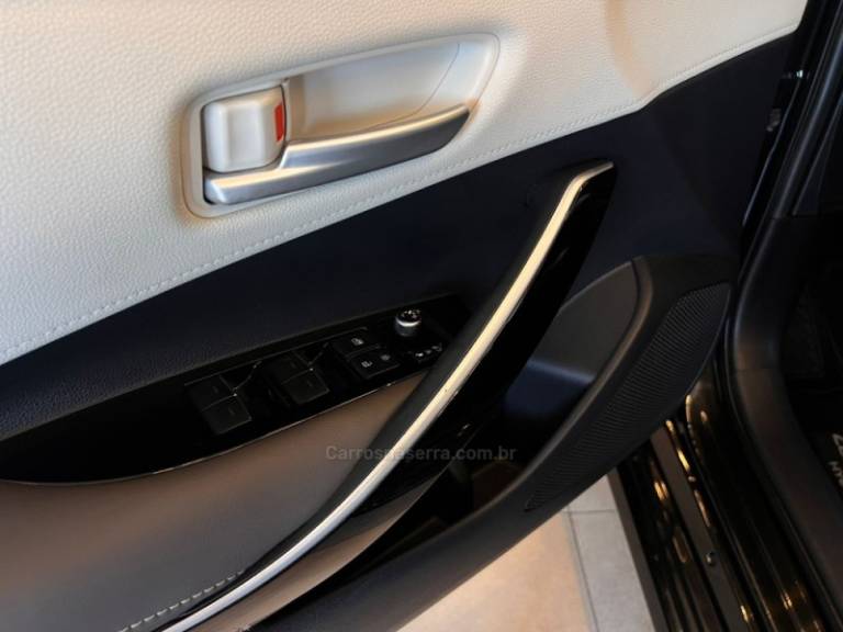 TOYOTA - COROLLA - 2021/2021 - Preta - R$ 138.900,00