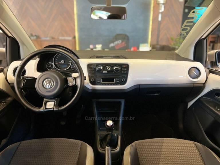 VOLKSWAGEN - UP - 2016/2017 - Branca - R$ 58.900,00