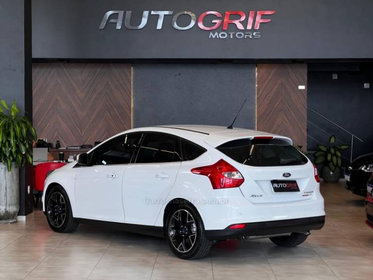 FORD - FOCUS - 2015/2015 - Branca - R$ 57.900,00