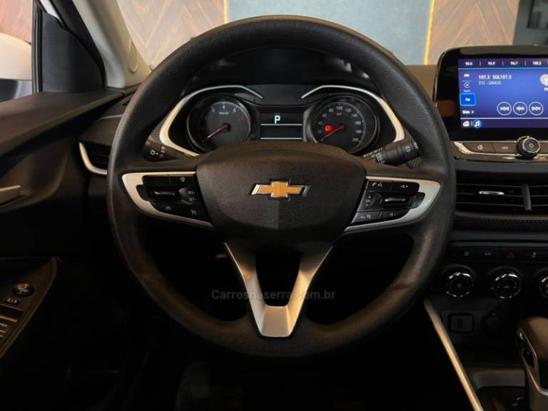 CHEVROLET - ONIX - 2022/2023 - Branca - R$ 81.900,00