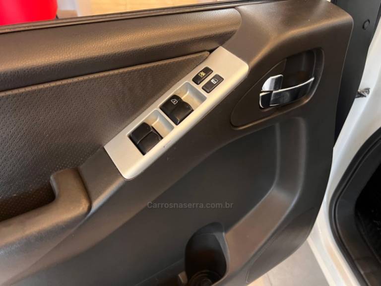NISSAN - FRONTIER - 2015/2015 - Branca - R$ 105.900,00