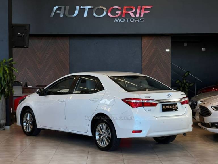 TOYOTA - COROLLA - 2015/2015 - Branca - R$ 88.900,00