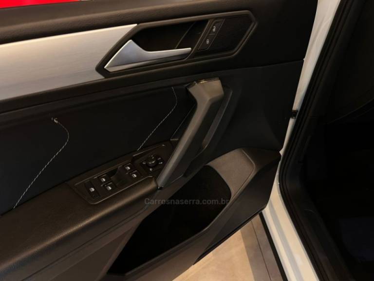 VOLKSWAGEN - TIGUAN - 2019/2019 - Branca - R$ 118.900,00