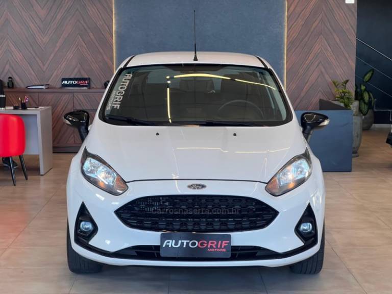 FORD - FIESTA - 2017/2018 - Branca - R$ 63.900,00