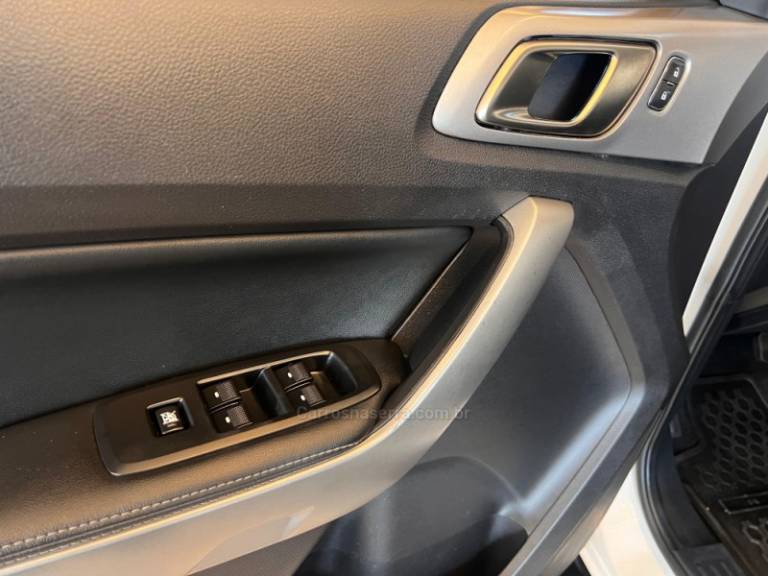 FORD - RANGER - 2021/2021 - Branca - R$ 184.900,00