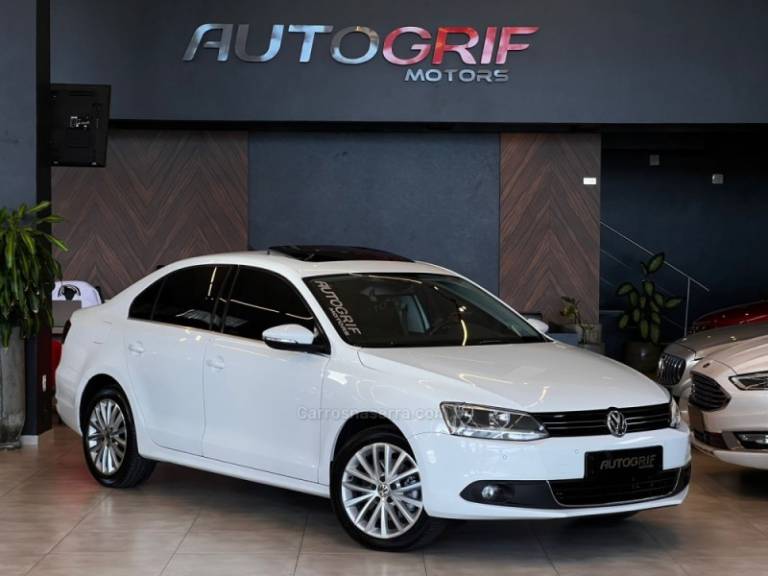 VOLKSWAGEN - JETTA - 2014/2014 - Branca - R$ 78.900,00