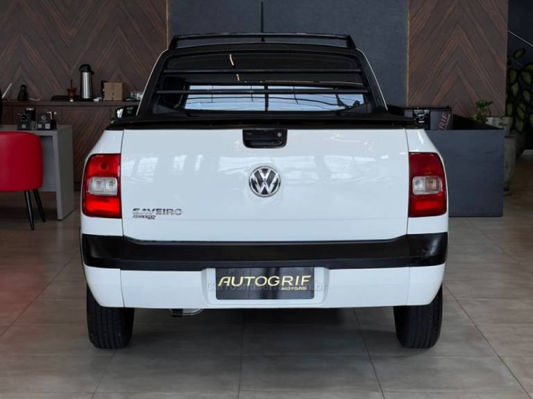 VOLKSWAGEN - SAVEIRO - 2012/2012 - Branca - R$ 35.900,00