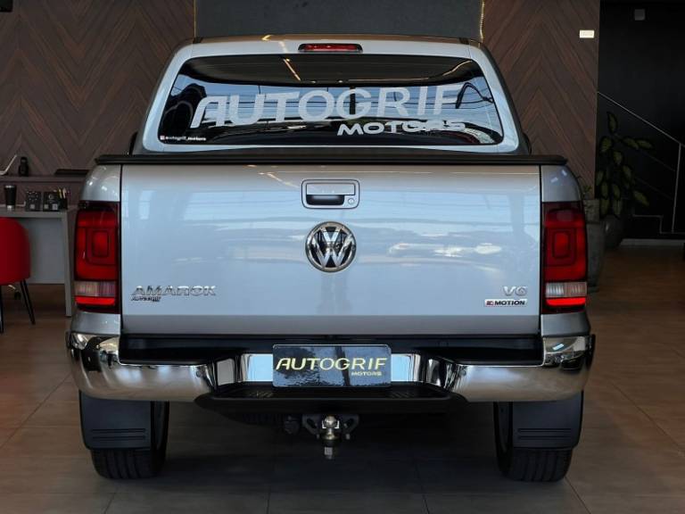 VOLKSWAGEN - AMAROK - 2022/2022 - Prata - R$ 185.900,00