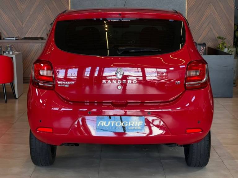 RENAULT - SANDERO - 2016/2017 - Vermelha - R$ 46.900,00