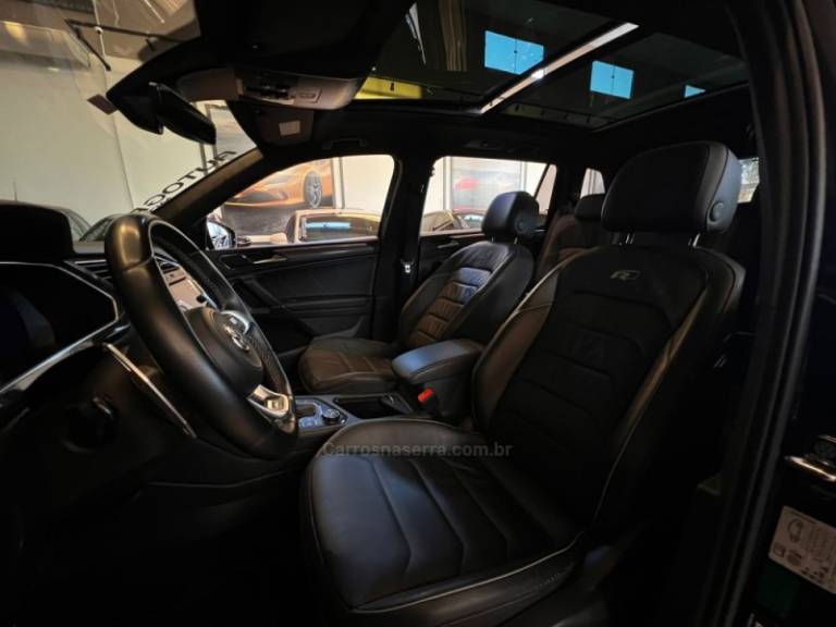 VOLKSWAGEN - TIGUAN - 2018/2018 - Preta - R$ 159.900,00