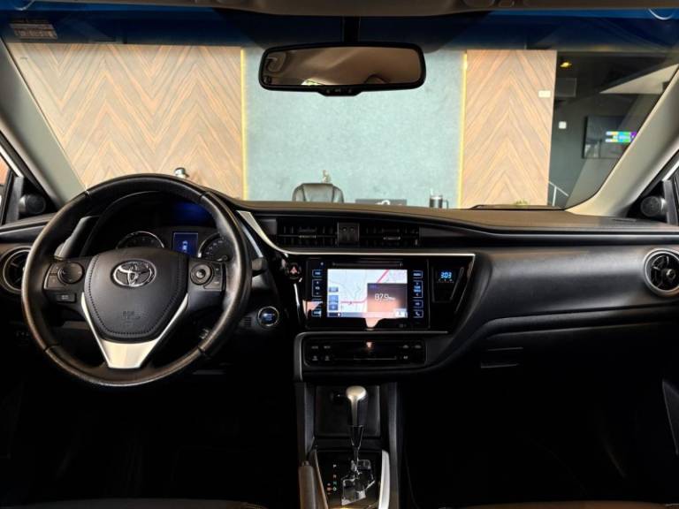 TOYOTA - COROLLA - 2019/2019 - Branca - R$ 105.900,00
