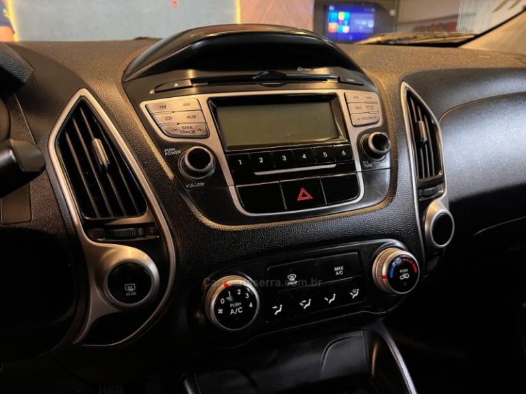 HYUNDAI - IX35 - 2010/2011 - Preta - R$ 61.900,00