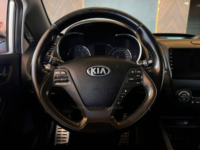 KIA MOTORS - CERATO - 2014/2014 - Prata - R$ 63.900,00