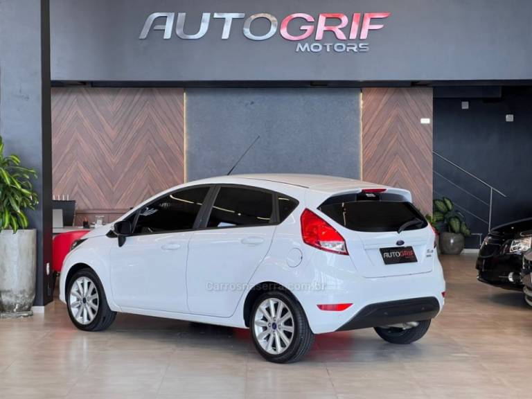 FORD - FIESTA - 2018/2018 - Branca - R$ 63.900,00