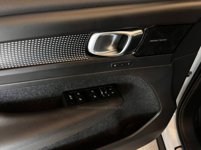 VOLVO - XC 40 - 2021/2021 - Cinza - R$ 195.900,00