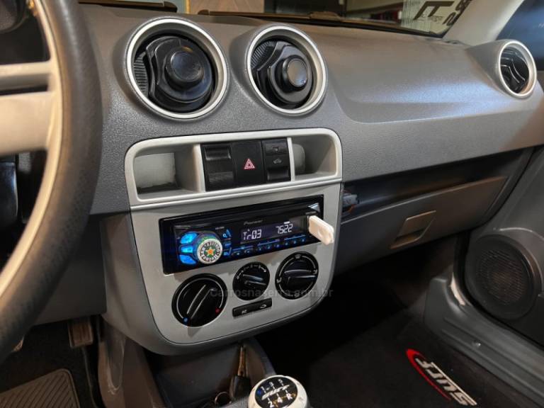 VOLKSWAGEN - SAVEIRO - 2009/2009 - Branca - R$ 51.900,00