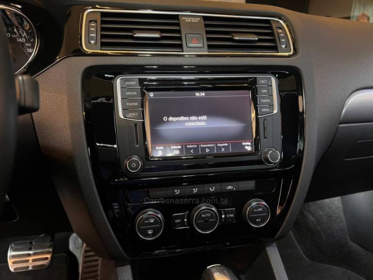 VOLKSWAGEN - JETTA - 2017/2017 - Cinza - R$ 89.900,00
