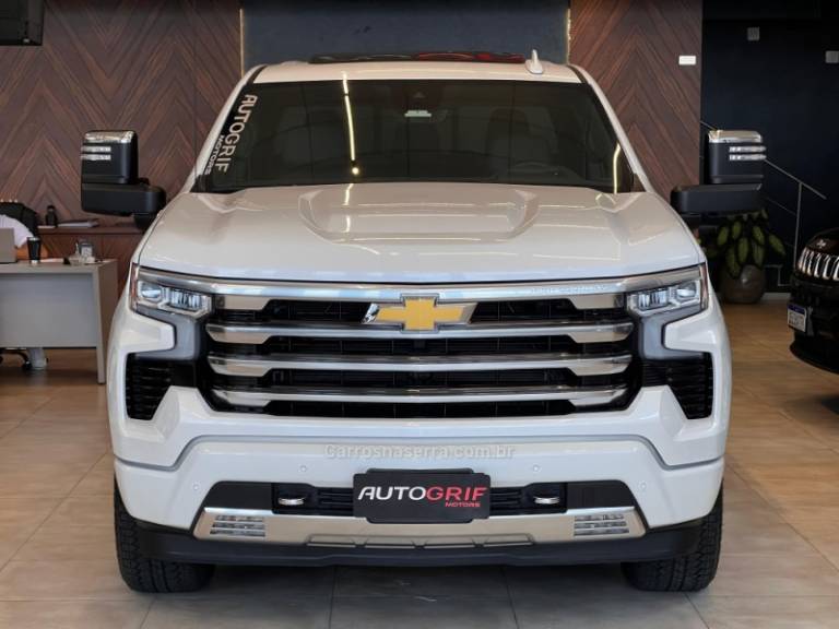 CHEVROLET - SILVERADO - 2023/2024 - Branca - R$ 459.900,00