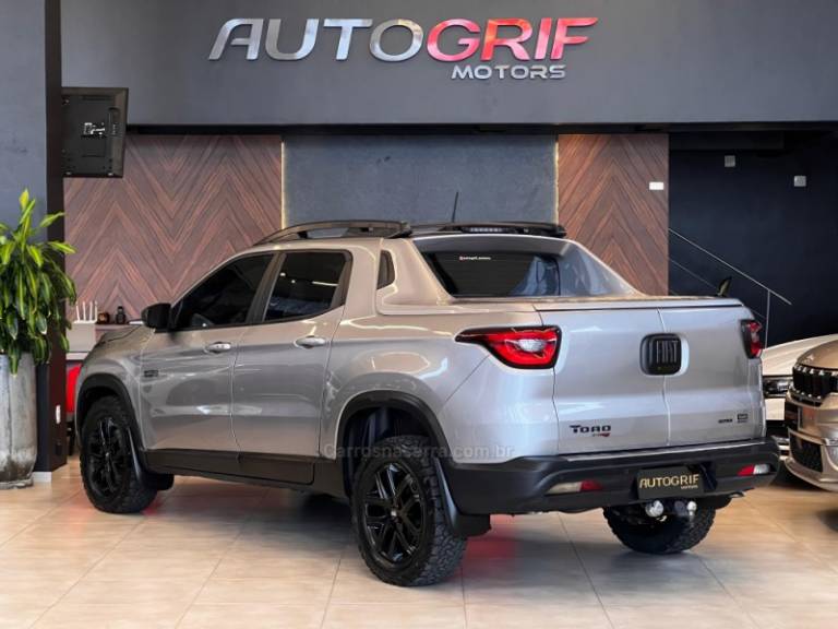 FIAT - TORO - 2022/2022 - Cinza - R$ 143.900,00