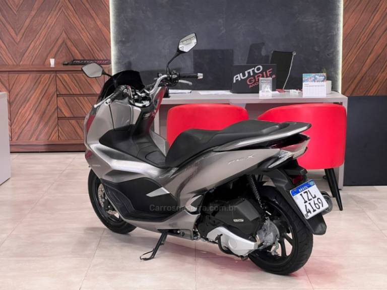 HONDA - PCX - 2018/2019 - Branca - R$ 16.900,00