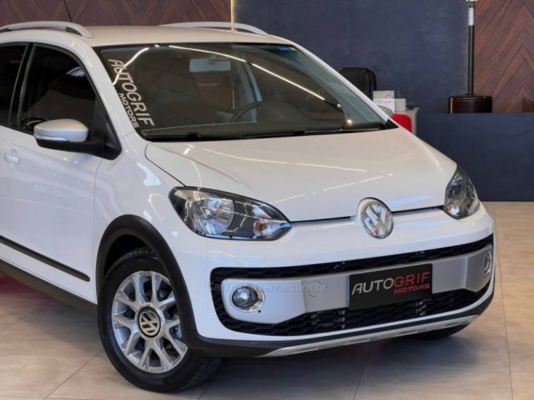 VOLKSWAGEN - UP - 2016/2017 - Branca - R$ 58.900,00