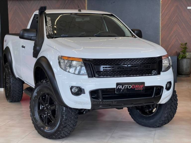 FORD - RANGER - 2013/2013 - Branca - R$ 118.900,00