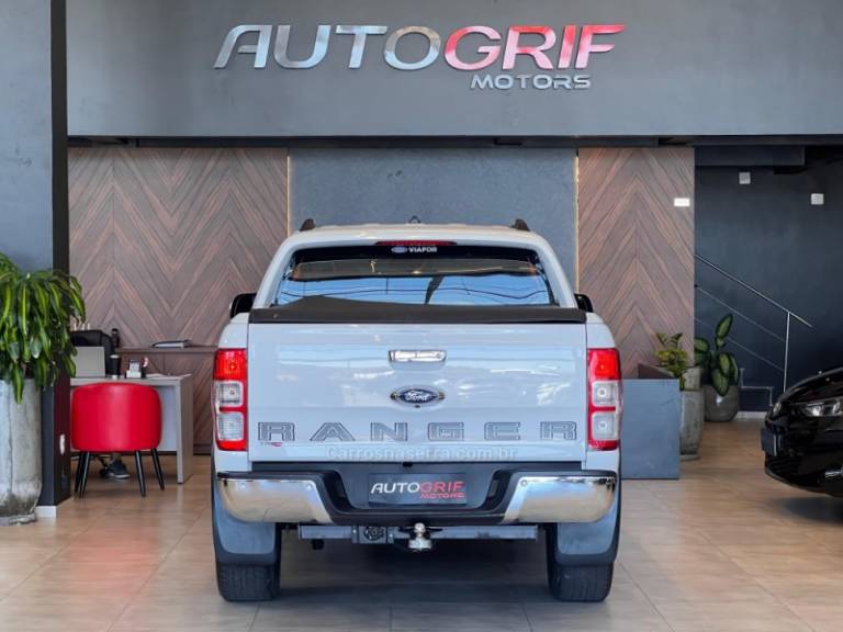 FORD - RANGER - 2021/2021 - Branca - R$ 184.900,00