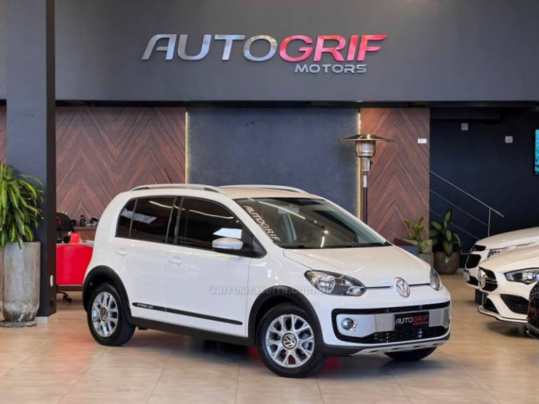 VOLKSWAGEN - UP - 2016/2017 - Branca - R$ 58.900,00