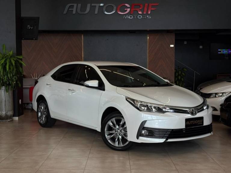 TOYOTA - COROLLA - 2019/2019 - Branca - R$ 105.900,00