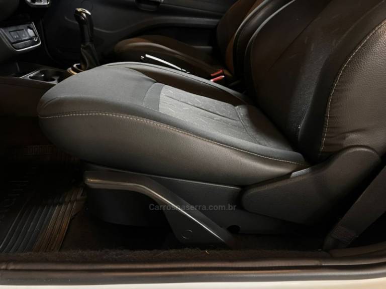 VOLKSWAGEN - SAVEIRO - 2012/2012 - Branca - R$ 48.900,00