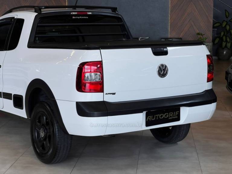 VOLKSWAGEN - SAVEIRO - 2012/2012 - Branca - R$ 48.900,00